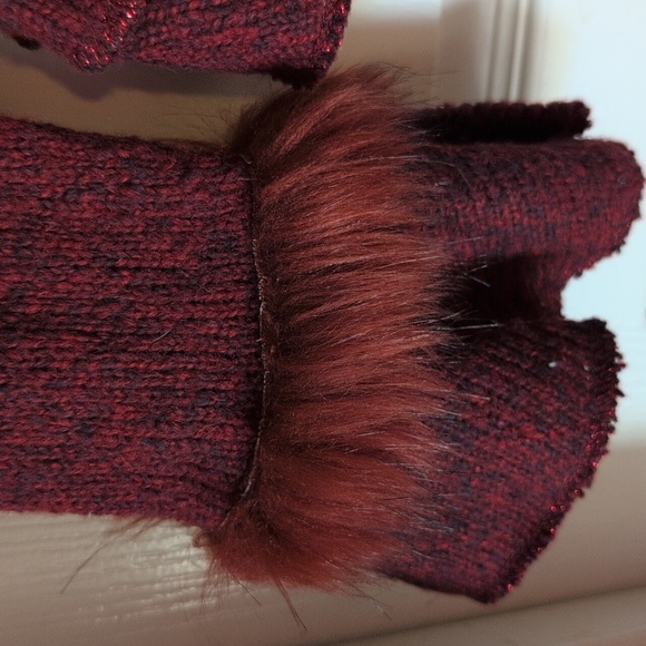 LASEINE Vinigate Burgundy Cardigan with Faux Fur Accents - Picture 5 of 7